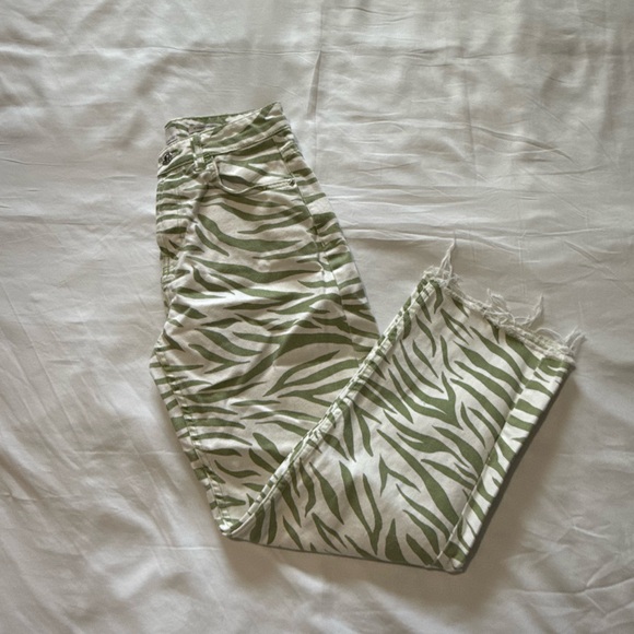 Bershka - Green and White Zebra Jeans - 02 - Picture 10 of 11
